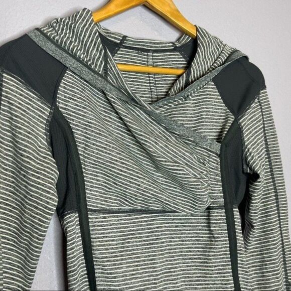 Lululemon Hooded Striped Gray Long Sleeve Shirt women's size 4 - Picture 2 of 8